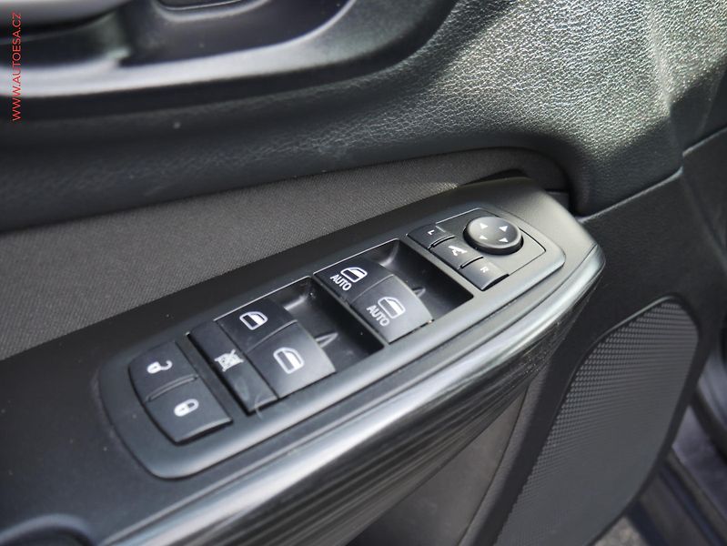 Jeep Cherokee (2014) 2.0 CRD 4x4, ČR, Longitude - fotka 19 z 25