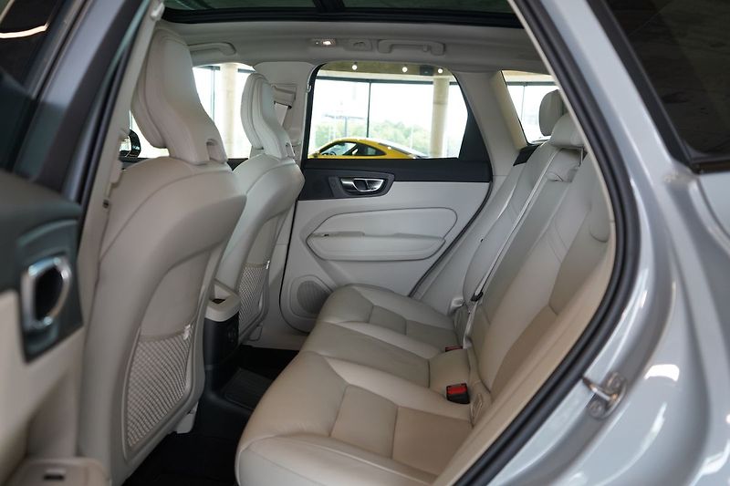Volvo XC60 T8 Ultra Dark PHEV, Pano, 360° - fotka 44 z 48