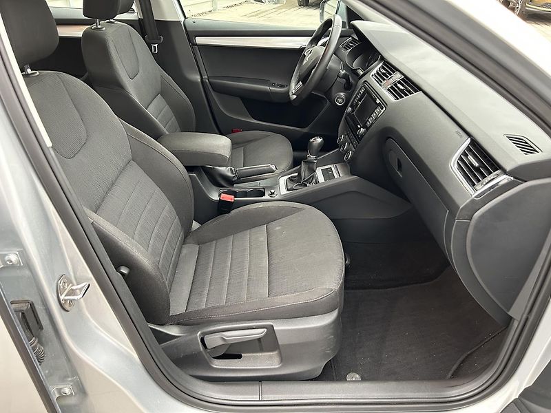 Škoda Octavia 1.2 TSI Elegance plus - fotka 26 z 28