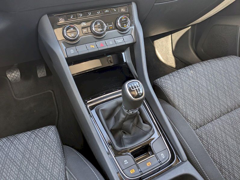 Škoda Karoq (2025) 1,5 TSI / 110 kW Top Selection - fotka 22 z 30
