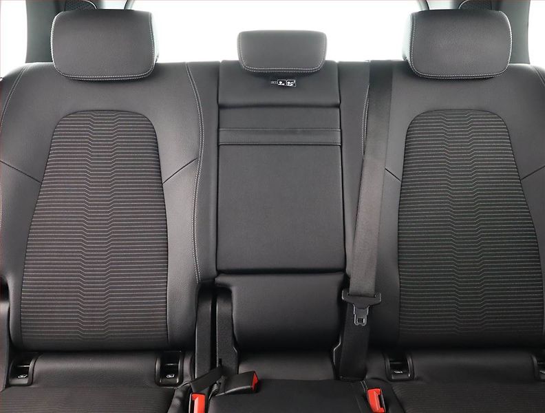 Mercedes-Benz GLB (2022) 200 d 4MATIC - fotka 10 z 26