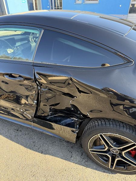 Mercedes-Benz Třídy C C 400 245kW COUPE 4x4 AMG  - fotka 8 z 20