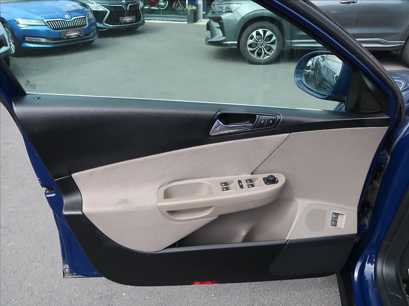 Volkswagen Passat 2,0 TDi,103kW,Tempomat,tažné - fotka 19 z 22