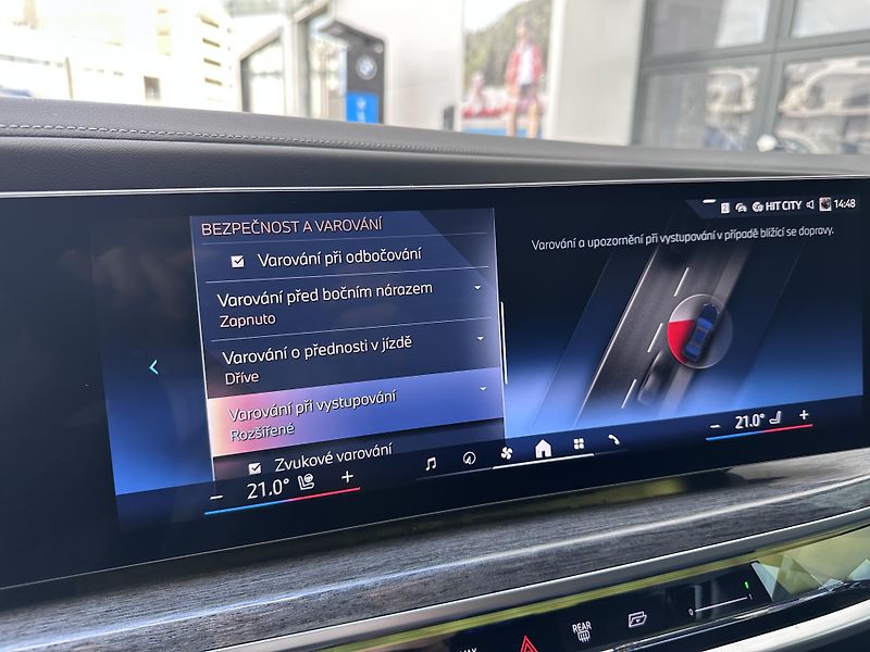 BMW i7 xDrive60 - fotka 22 z 31