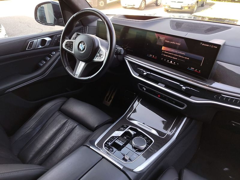 BMW X7 xDrive40d - fotka 17 z 38