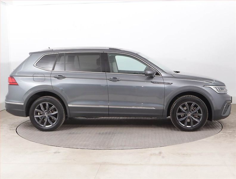 Volkswagen Tiguan Allspace (2022) Life 2.0 TDI - fotka 6 z 19
