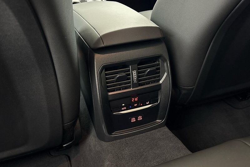 BMW Řada 3 řady 3 | 320d xDrive - fotka 21 z 27
