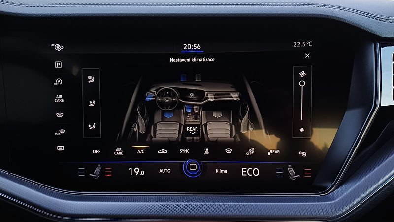 Volkswagen Touareg R-LINE 210kW-WEBASTO-HUD-TZ- - fotka 35 z 50