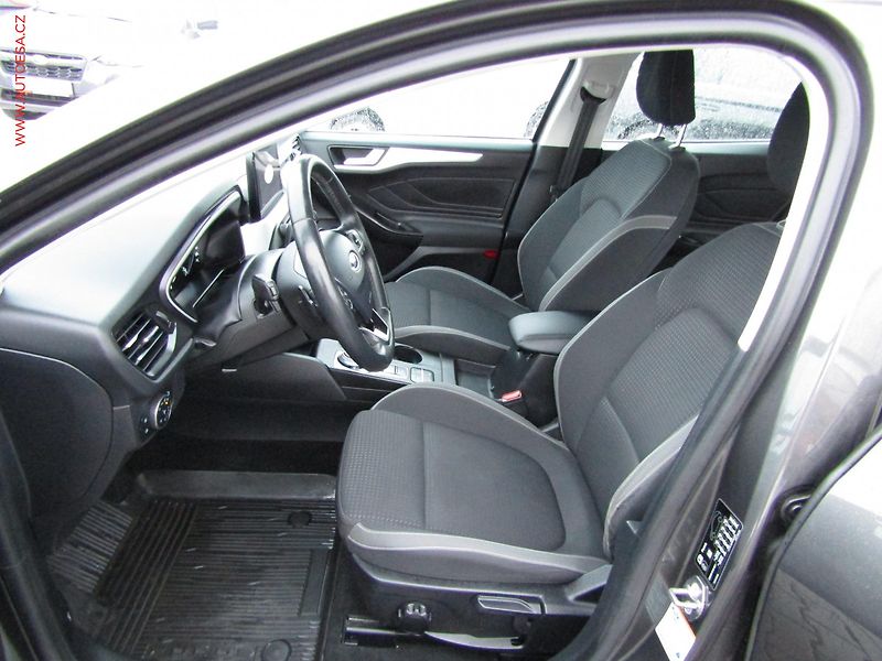 Ford Focus (2019) 1.0 EB, 1.maj,ČR, AT, navi - fotka 9 z 21