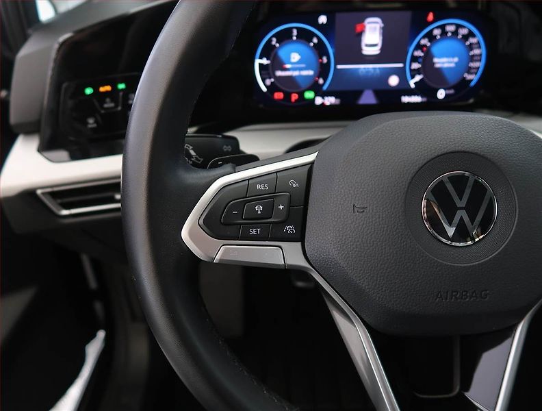 Volkswagen Golf (2023) Life 2.0 TDI, Automat - fotka 20 z 23