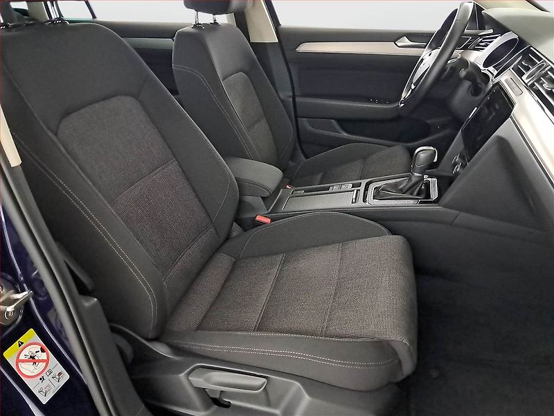 Volkswagen Passat (2018) 2.0 TDI, Automat, Navi - fotka 9 z 20