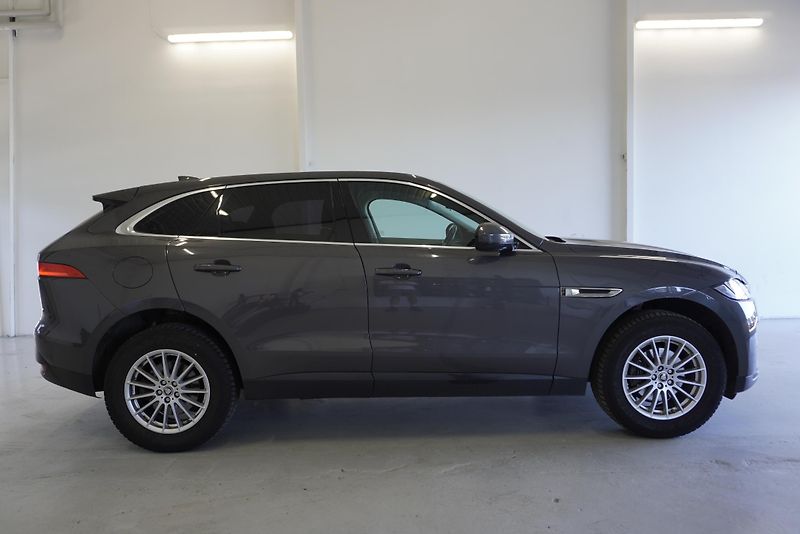 Jaguar F-Pace 2.0D 132kW PRESTIGE - fotka 4 z 28