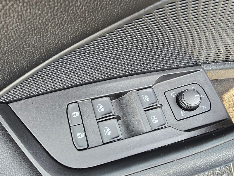 Škoda Octavia 2.0TDI DSG STYLE+ MATRIX ČR! - fotka 16 z 44