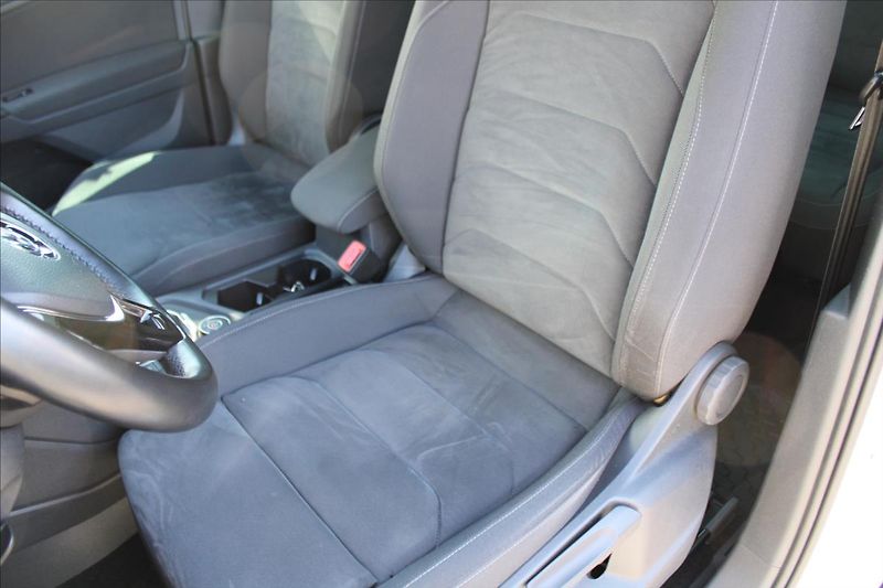 Volkswagen Tiguan 2,0 TDI  1.MAJ,A/T,4x4,R-LINE - fotka 28 z 41