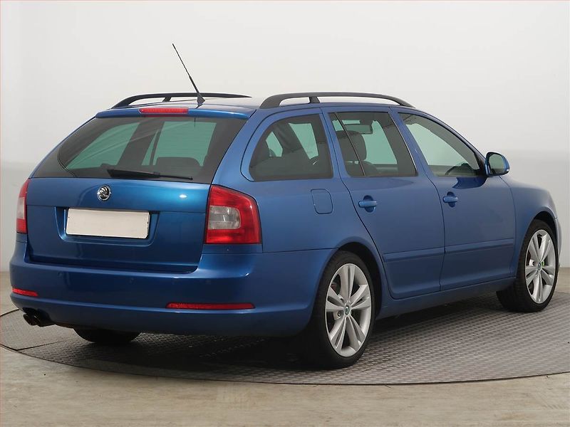 Škoda Octavia (2011) RS 2.0 TSI, Xenony, Tempomat - fotka 5 z 11