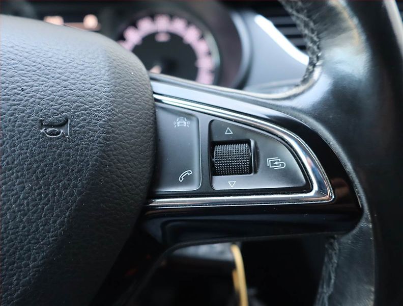 Škoda Octavia (2018) 1.6 TDI, Tempomat - fotka 18 z 22