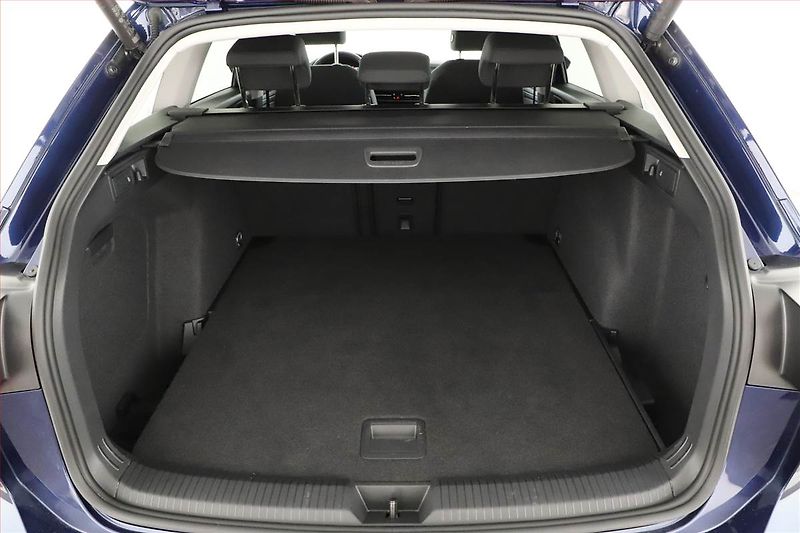 Volkswagen Golf (2023) Style 1.5 TSI - fotka 11 z 18