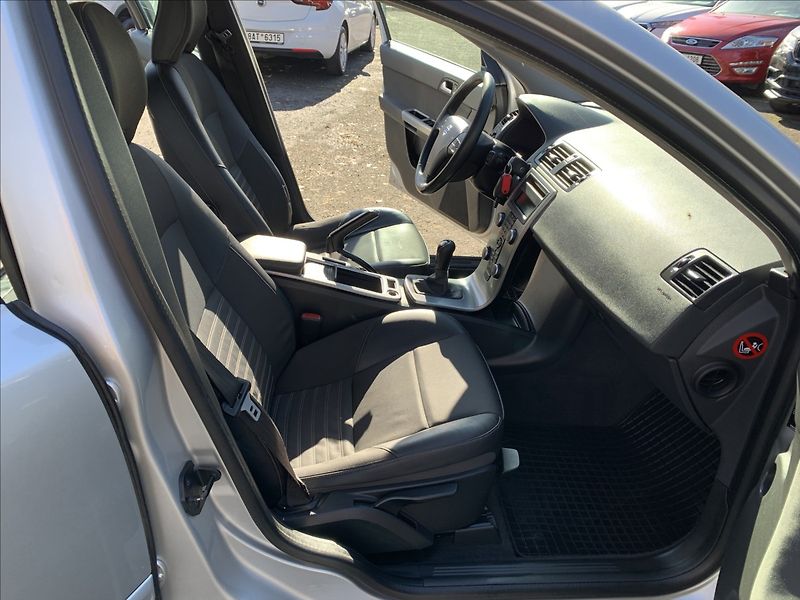 Volvo V50 2,0 D - fotka 14 z 17
