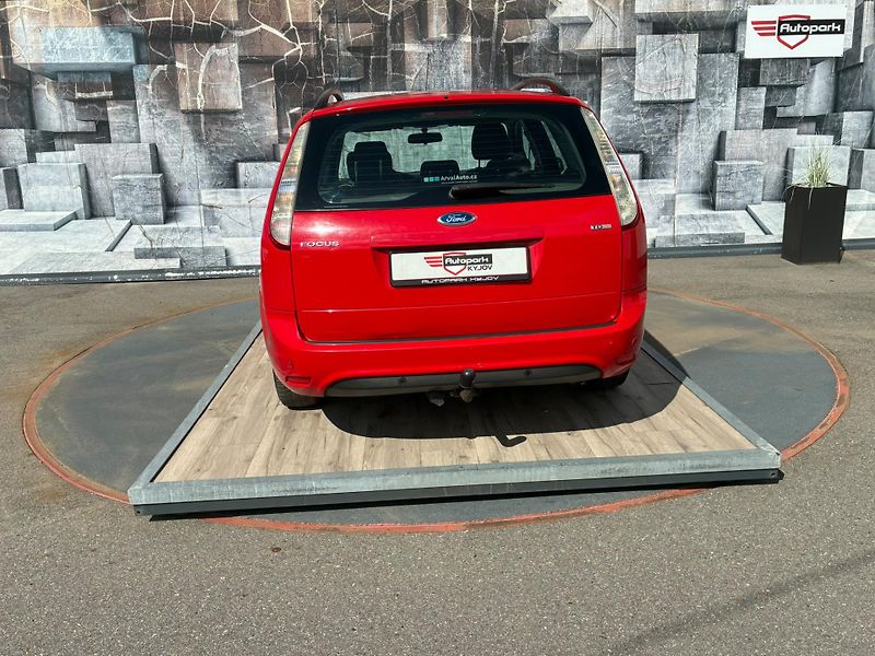 Ford Focus (2010) 1.6TDCi, 66KW, VYHŘ. SEDADLA - fotka 7 z 22