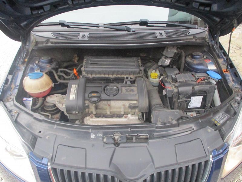 Škoda Fabia 1.4i 16V +SADA KOL - fotka 28 z 31