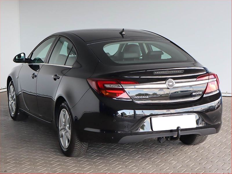 Opel Insignia (2017) 1.6 CDTI, Navi, Xenony - fotka 4 z 25