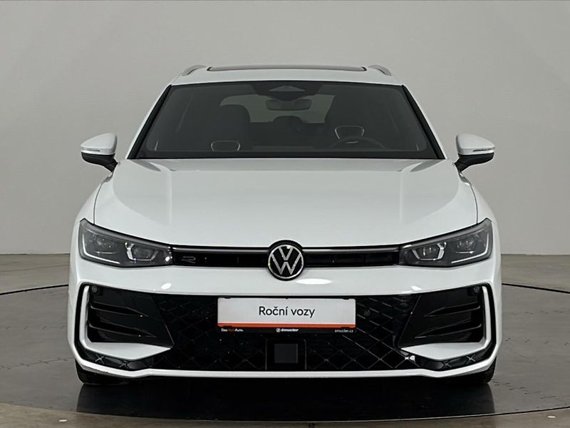 Volkswagen Passat R-Line - fotka 4 z 31