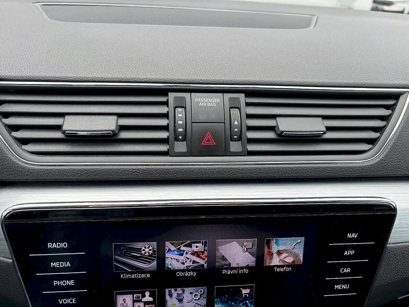 Škoda Superb (2022) GRT AMB TS 110/1.5 M6F - fotka 41 z 42