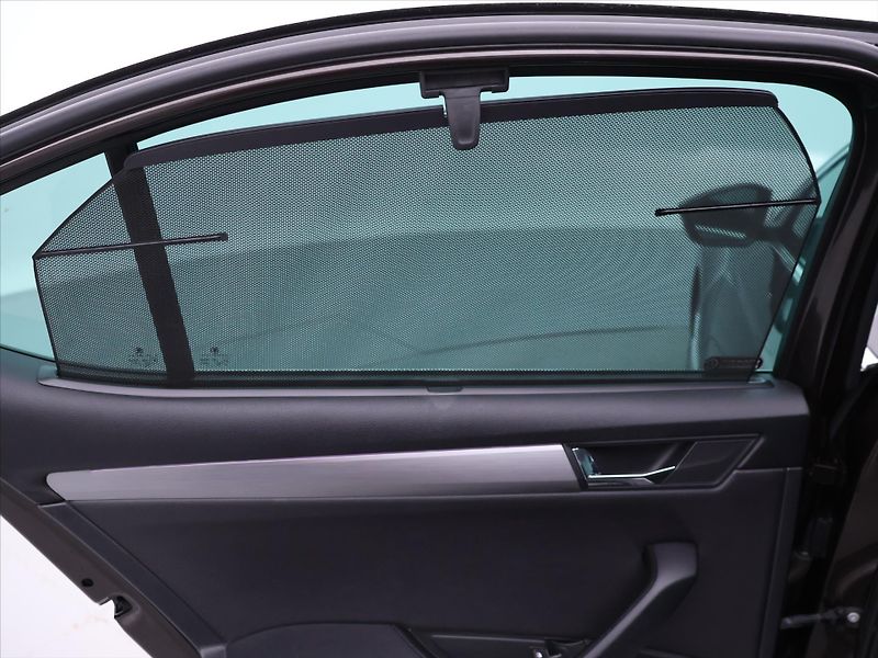 Škoda Superb 2,0 TDI 110kW Style CZ - fotka 31 z 39