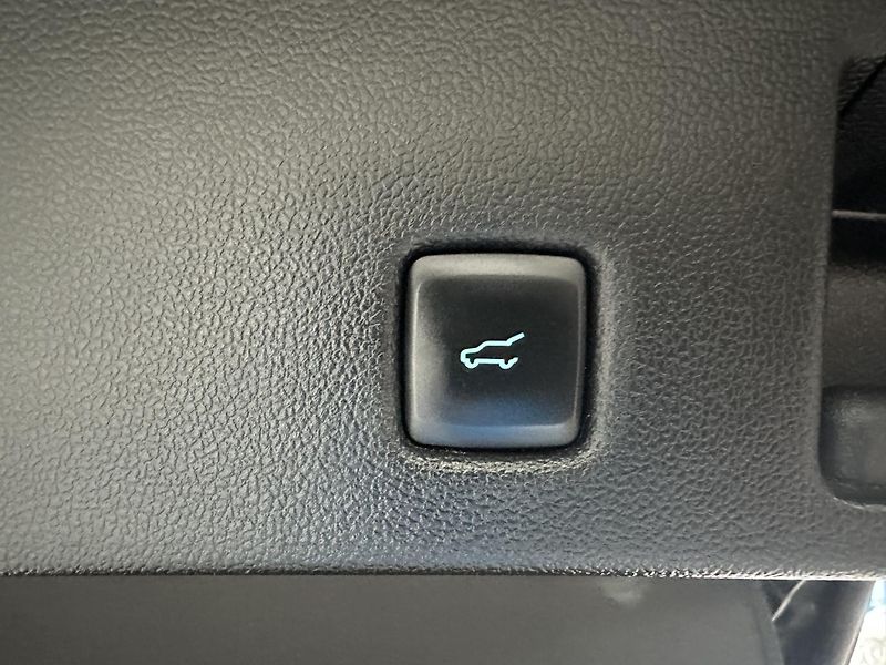 Ford Kuga Titanium X 2.5i HEV 190k aut - fotka 8 z 39