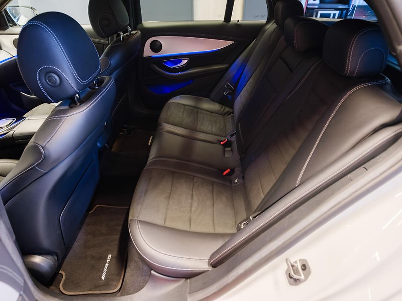 Mercedes-Benz Třídy E 300de 4MATIC AMG Line, DPH - fotka 28 z 34