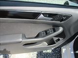 Volkswagen Jetta 1,6 TDI,klima,servis,1.maj,CZ, - náhled 10