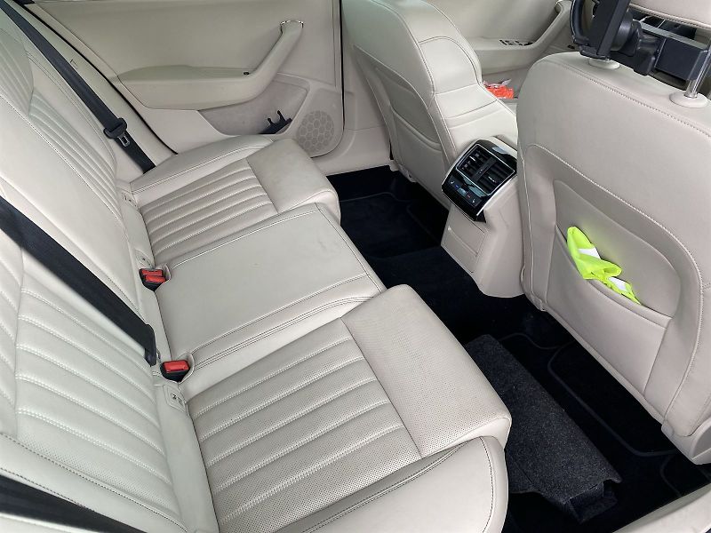 Škoda Superb (2022) Combi 2,0 TSI 4x4 DSG L&K - fotka 9 z 45