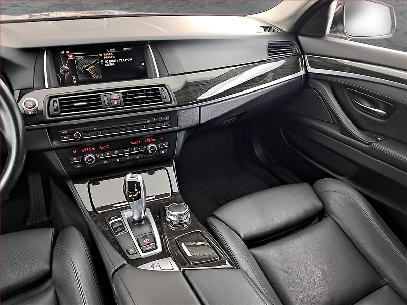 BMW Řada 5 (2015) 520d, Automat, Tempomat - fotka 8 z 24