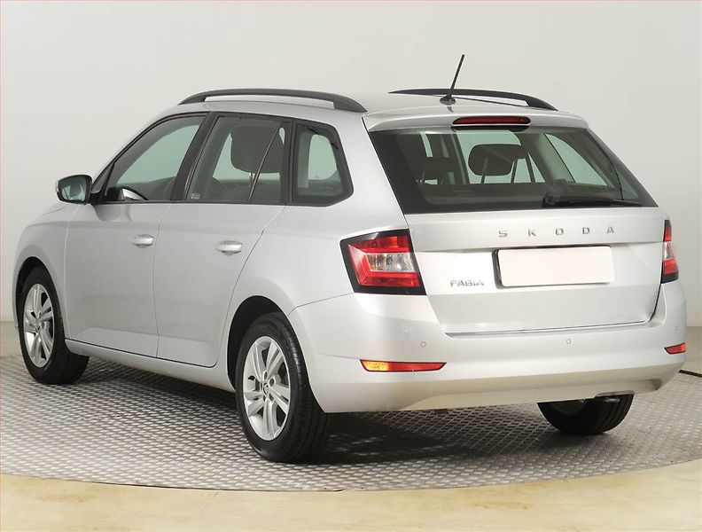 Škoda Fabia (2022) Ambition Plus 1.0 TSI - fotka 4 z 17