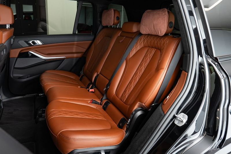 BMW X7 M50i/360/HarmanKardon/Pano - fotka 11 z 31