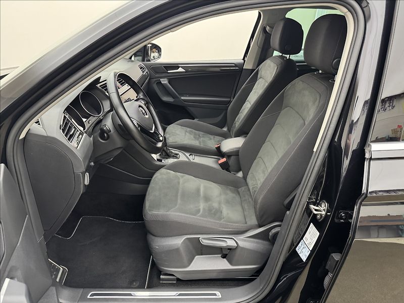 Volkswagen Tiguan 1,5 TSi DSG HUD KAMERA TAŽNÉ - fotka 37 z 50