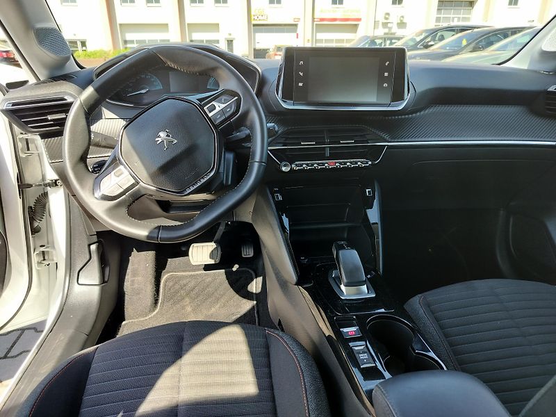 Peugeot 208 e, navigace - fotka 11 z 27