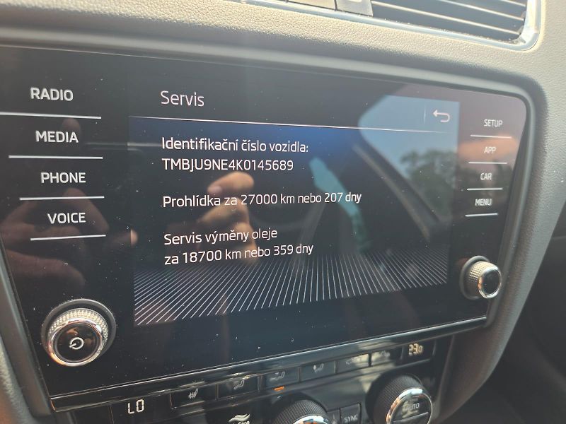 Škoda Octavia (2019) 2.0 TSI RS 180 KW - fotka 10 z 11