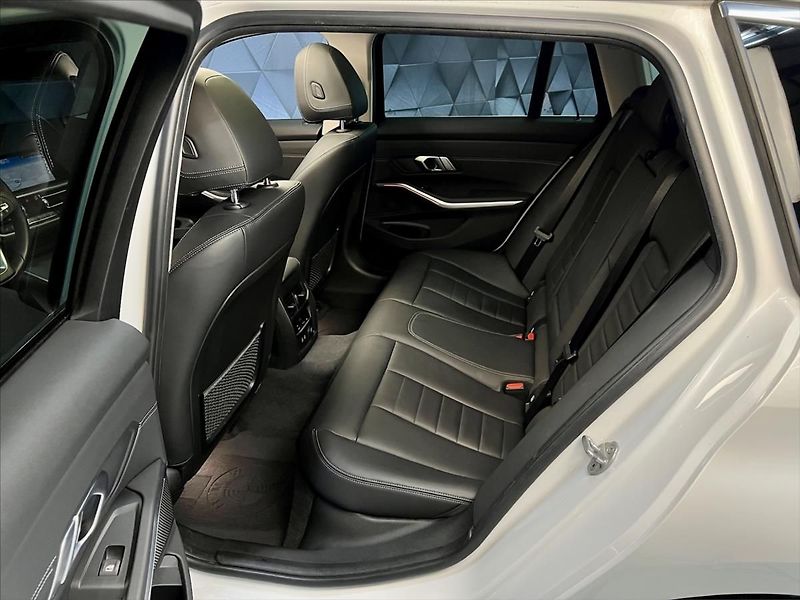 BMW Řada 3 320d xDrive A/T LUXURY, TAŽNÉ - fotka 12 z 31