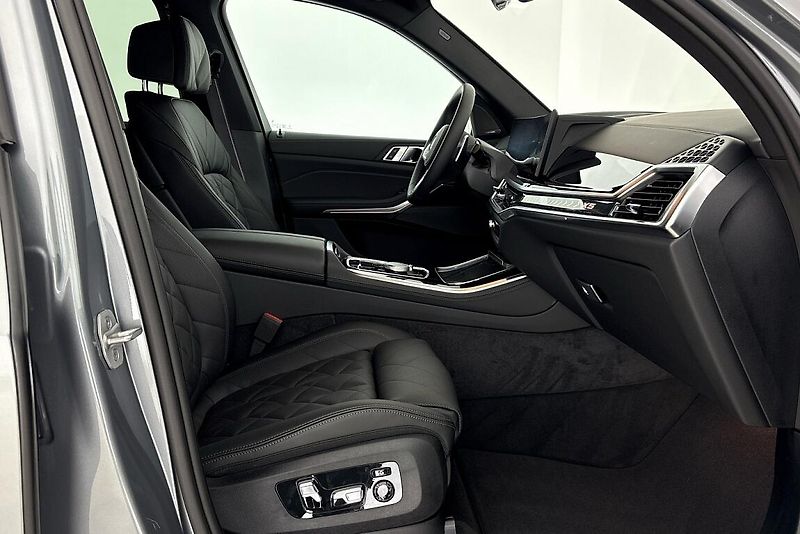 BMW X5 xDrive40i - fotka 15 z 28