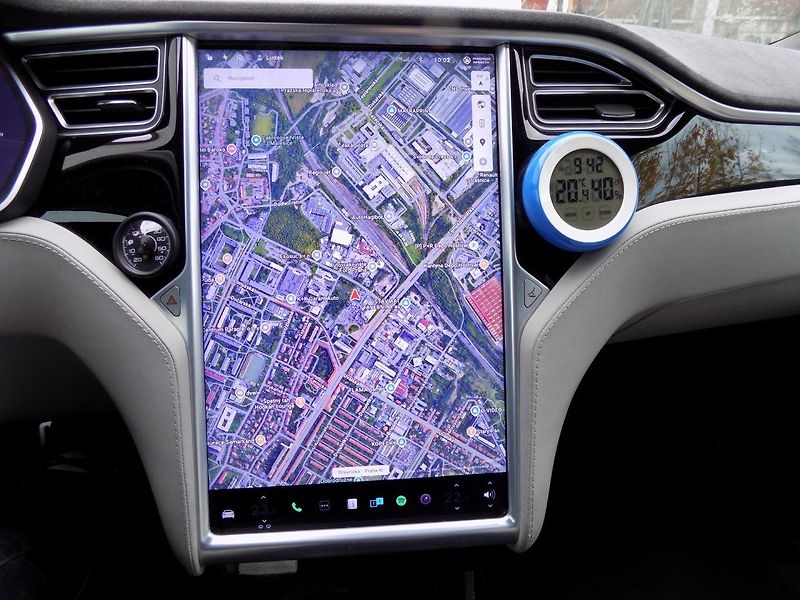 Tesla Model S (2015) 90D/1.Maj.ČR/Ludicrous/762PS/ - fotka 33 z 39