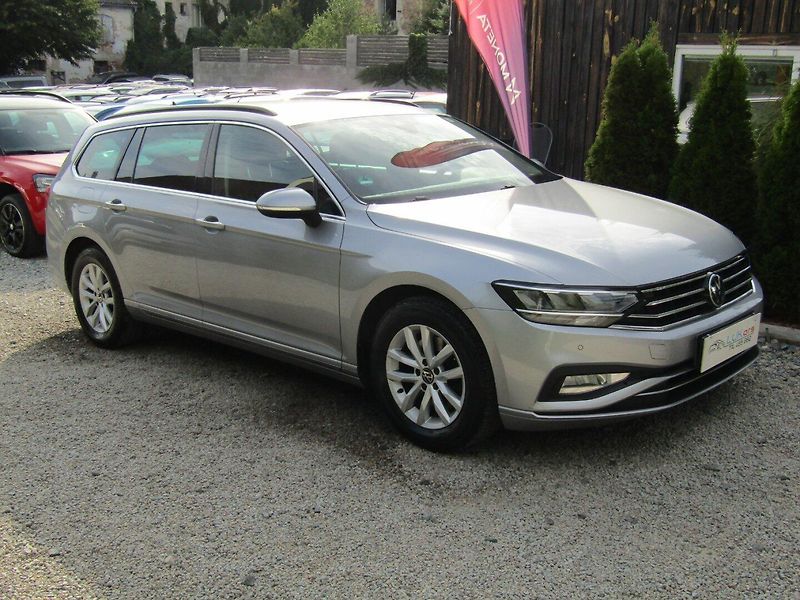 Volkswagen Passat (2021) 2.0 TDI 110kW DSG ACC - fotka 7 z 46