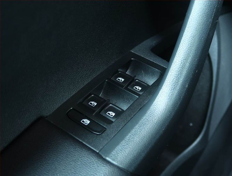 Škoda Octavia (2015) 2.0 TDI, Kůže, Navi, Bi-Xenony - fotka 16 z 19