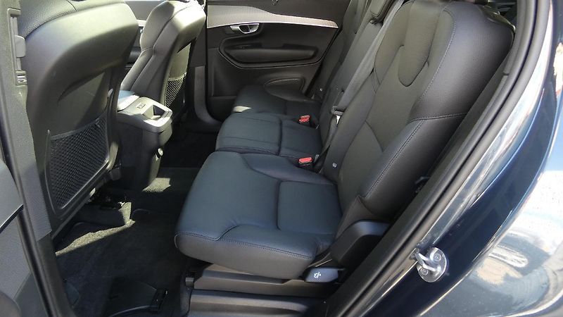 Volvo XC90 B5 AWD Plus Bright 7 míst - fotka 19 z 27