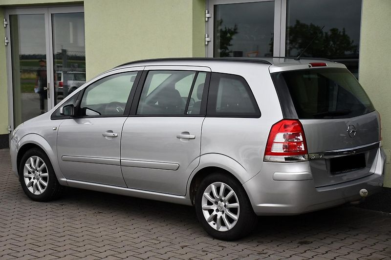 Opel Zafira 1.8i VYHŘ. SEDAČKY TAŽNÉ 7MÍST - fotka 3 z 28