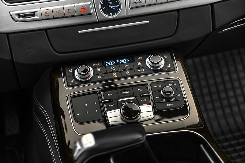 Audi A8 6,3 W12 L Max výbava - fotka 19 z 31