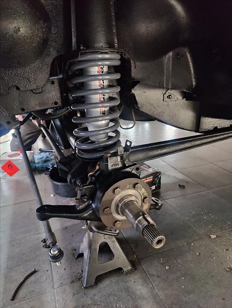 Land Rover Defender 2,5 d 83kW  LR 90 7 míst - fotka 22 z 29