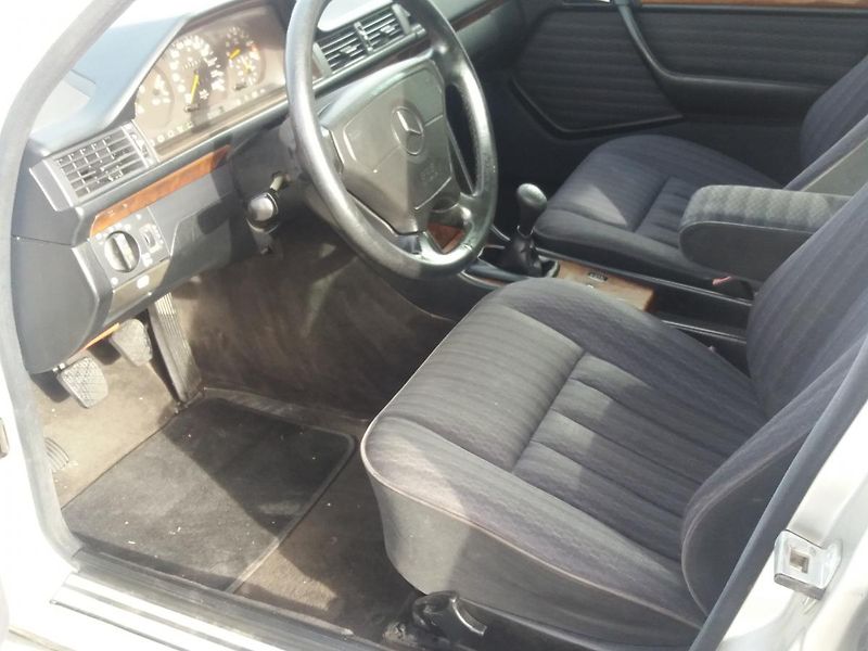 Mercedes-Benz 124 2.0i,100kW,KLIMA,ABS - fotka 11 z 21