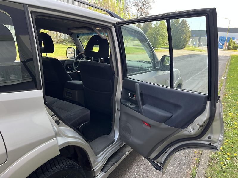 Mitsubishi Pajero 3.2 DID bez koroze - fotka 18 z 33