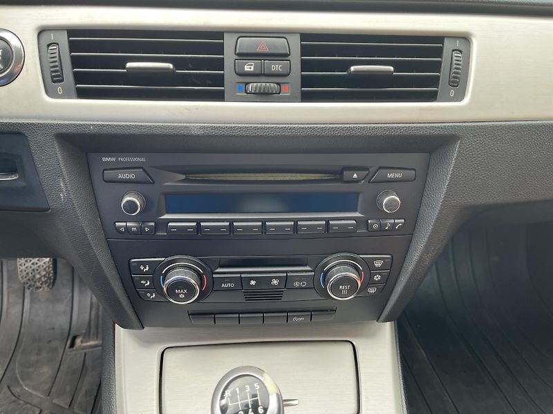BMW Řada 3 320i Coupe - fotka 17 z 23